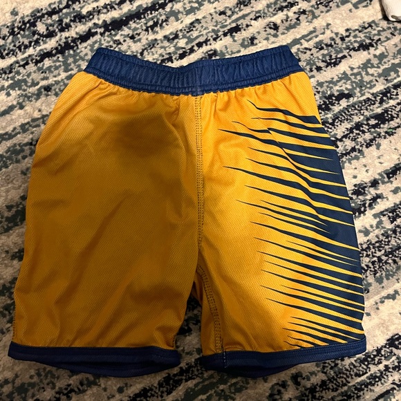 i9 Sports soccer Jersey and Shin Guards YS - Picture 4 of 8